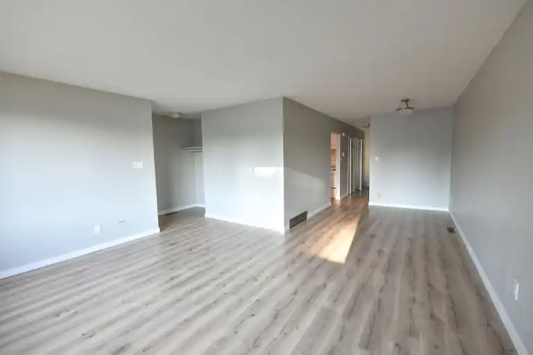 Cozy 2 Bedroom Main floor Unit in Glenbrook | 3031 37 Street Southwest, Calgary | 2989792