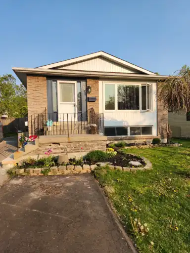 BEAUTIFUL, 2 Bdrm LOWER LEVEL. Functional Layout! Avail SEPT 1ST OR SOONER! | 211 Madawaska Avenue, Oshawa | 2989884