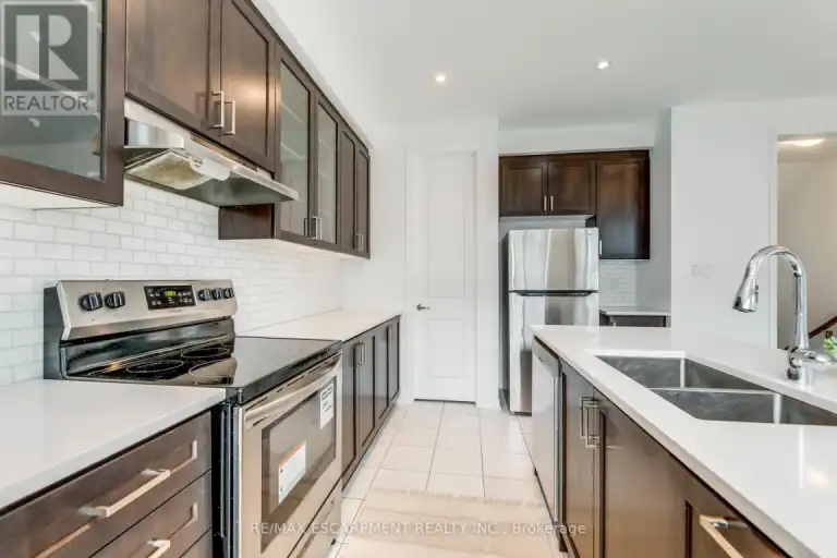 82 HUGUENOT ROAD | 82 HUGUENOT ROAD, Oakville | 2990629