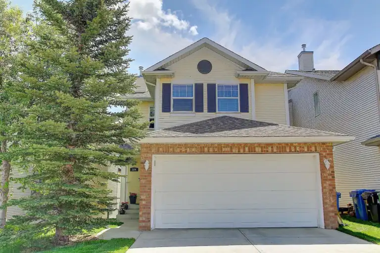 Family House in SpringBank Hill - Walking area all k-12 schools and  c-Train | 324 Springborough Way SW, Calgary | 3000737