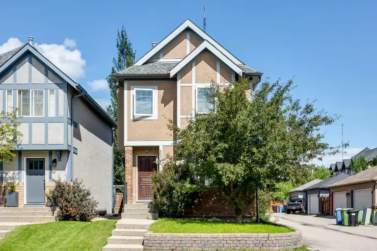 Best Location/ clean and relaxing home – 4 Beds, 3.5 Baths, Furnished | 8904 Wentworth Avenue Southwest, Calgary | 2991311