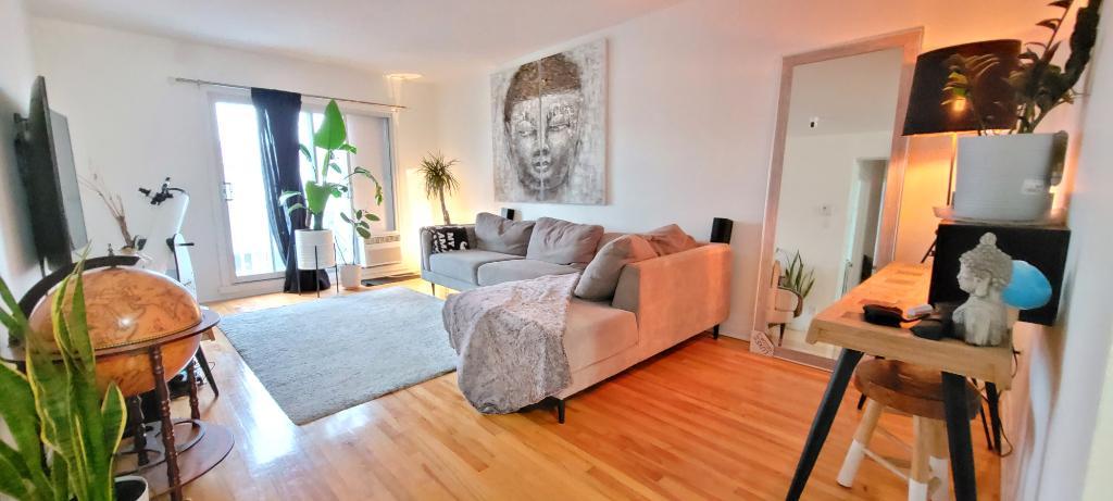 Nouveau-Rosemont 4.5 rénové 2e de Triplex entre Anjou et St.Léonard | 2991374