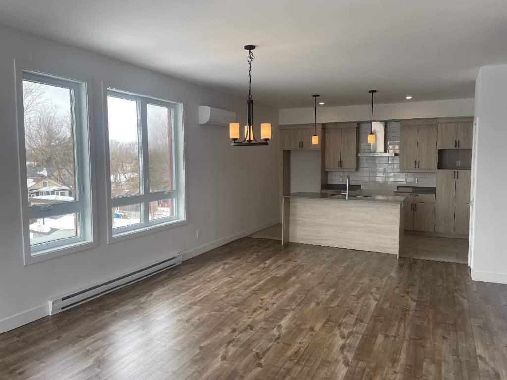 Beau et grand 4 1/2 immeuble 55 ans et + | 2991389