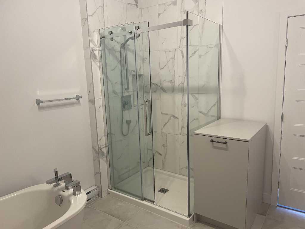 Beau et grand 4 1/2 immeuble 55 ans et + | 2991389