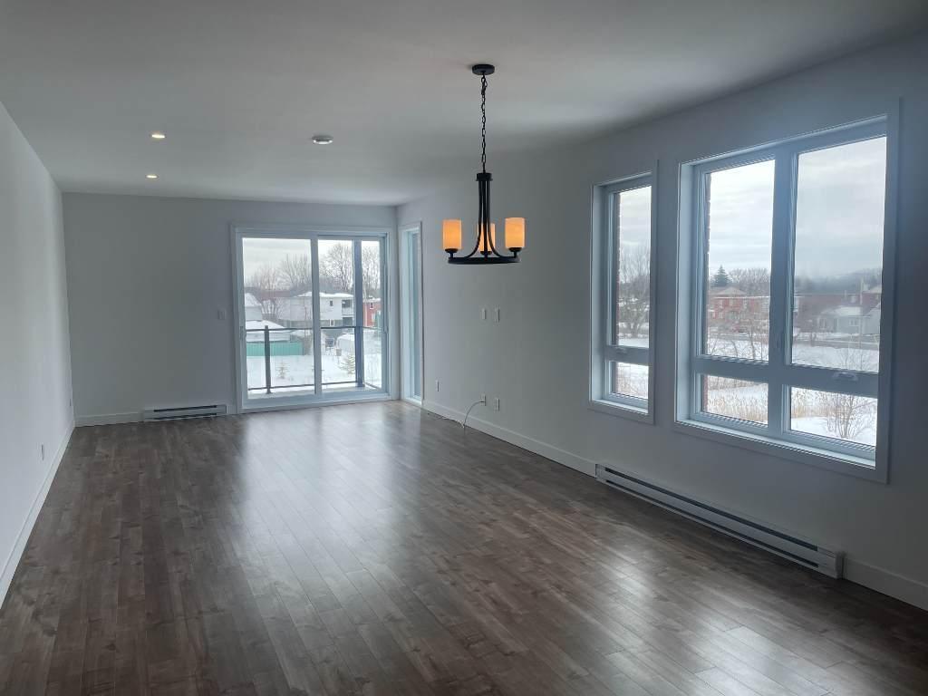 Beau et grand 4 1/2 immeuble 55 ans et + | 2991389
