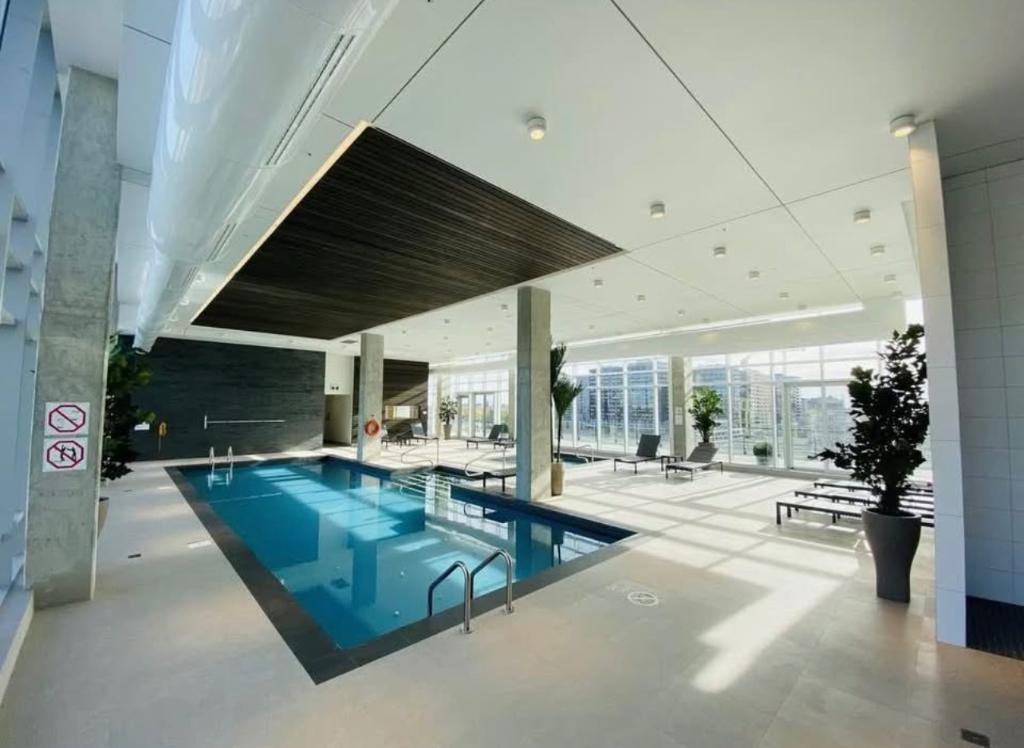 Large One-Bedroom in Le Duke Apartments in Old Port | 2991391