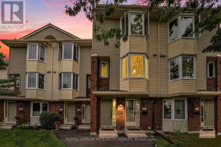96 HAXBY PRIVATE | 96 HAXBY PRIVATE, Ottawa | 3012592