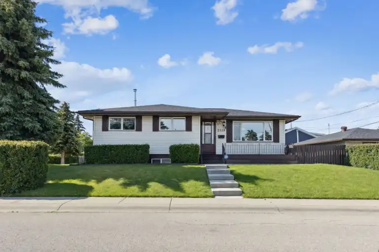 Bungalow with 4 bedroom and 2 baths and double garage | 2119 Vista Crescent Northeast, Calgary | 3014030