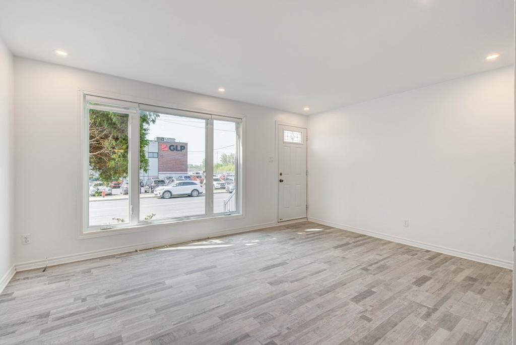 Grand 5 ½ rénové sur 2 étages – 3 chambres | 2993316