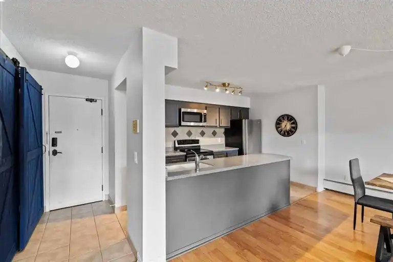 Furnished 3 Bed Eau Claire Condo with Gorgeous DWTN Views | 738 3 Ave SW, Calgary | 2993571