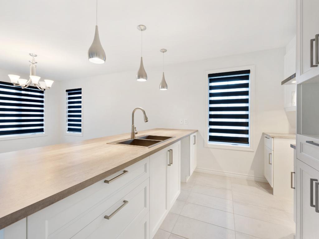 option de garage, magnifique 4 1/2 au 3 étage en avant, 9' plafond, 1 er octobre ou discuter | 2994844