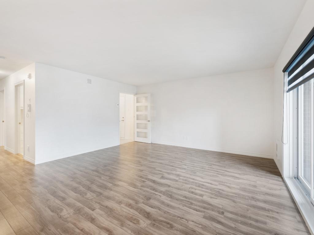 option de garage, magnifique 4 1/2 au 3 étage en avant, 9' plafond, 1 er octobre ou discuter | 2994844