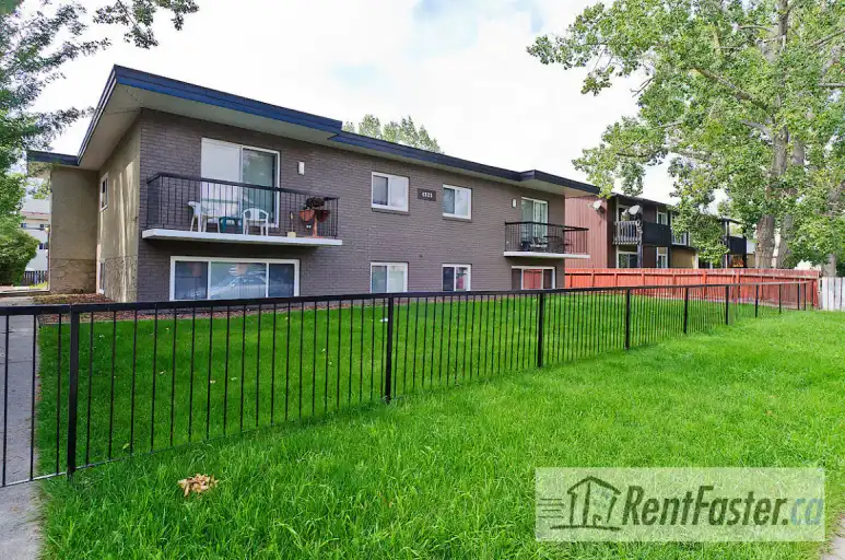 Internet, Renovated 2 large Bdr Bowness Apt. | 4323 73 St NW, Calgary | 2995115