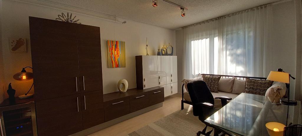 LUXUEUX 4 ½ MEUBLÉ AVEC TERRASSE PRIVATIVE SUR COUR - PLATEAU | 2995165