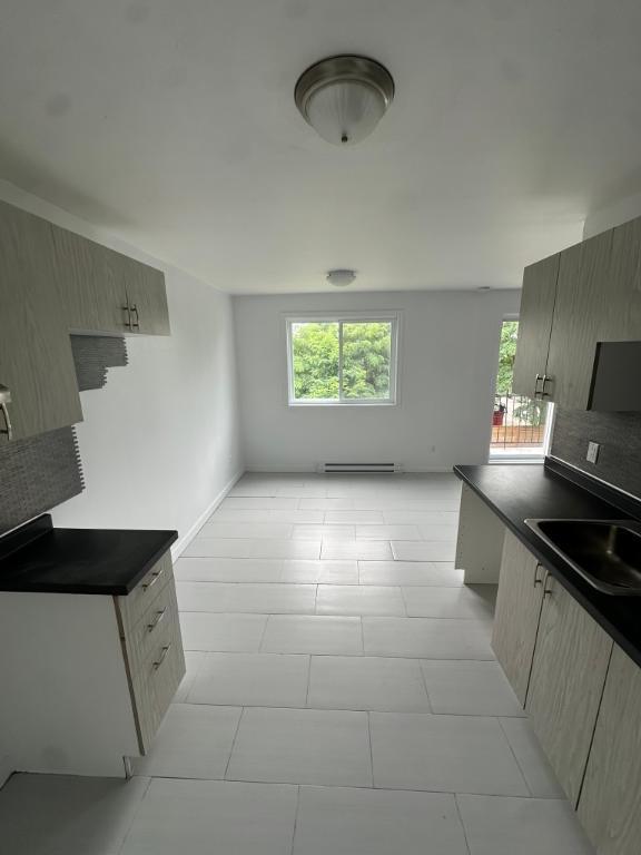 Libre immediatement-41/2 à Longueuil | 2996488