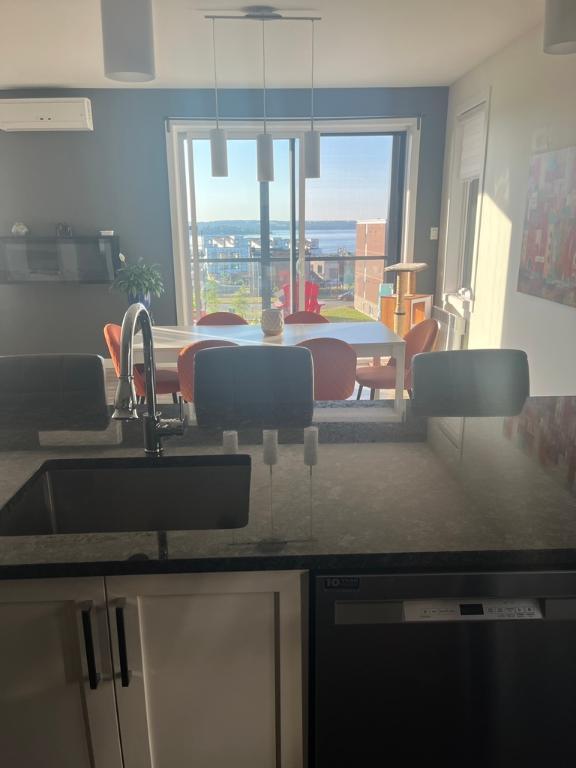 Prise de possession flexible, Bail à céder, à Beauport, superbe très grand 4 1/2, vue partielle fleuve | 3036859