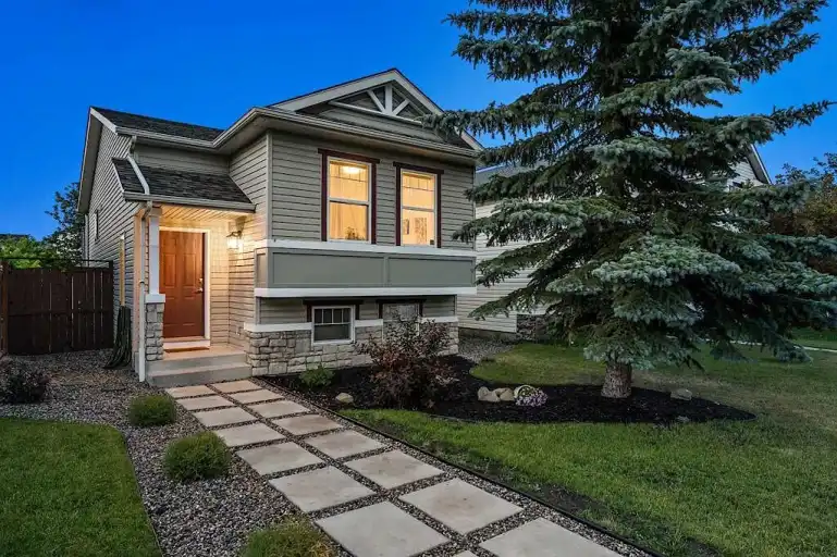 Nice and cozy house for rent in Coventry Hills! UTILITIES + INTERNET INCLUDED | Calgary | 2996624