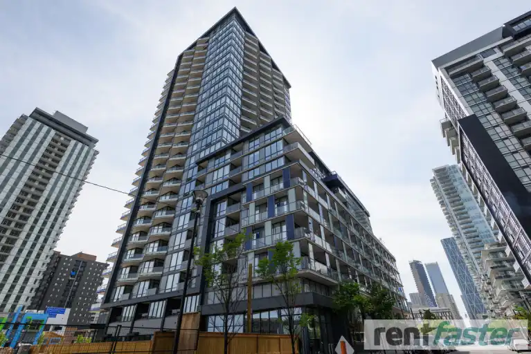 Beautiful 1 bdrm + den corner unit, offers extra light, view of city and river | 519 - 615 6 Ave SE, Calgary | 2996630
