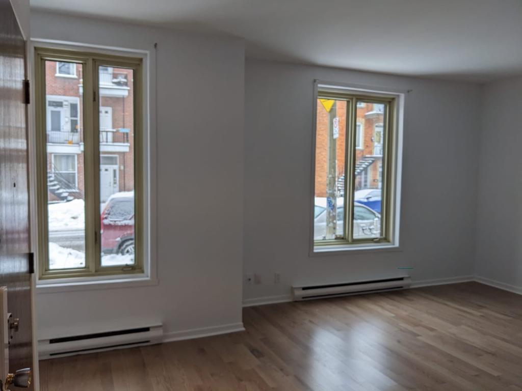 Plateau très grand 4 1/2 * 2 chambres | 3018560