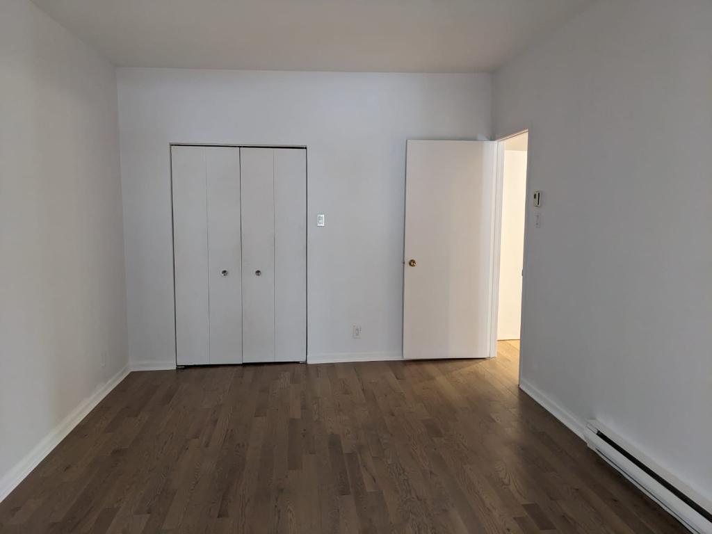 Plateau très grand 4 1/2 * 2 chambres | 3018560