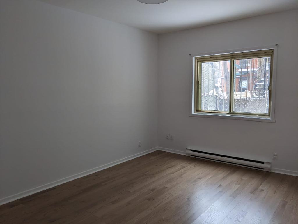 Plateau très grand 4 1/2 * 2 chambres | 3018560