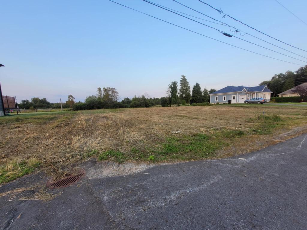 En attente du notaire !! Terrain résidentiel à vendre - Aubaine! | 3014469