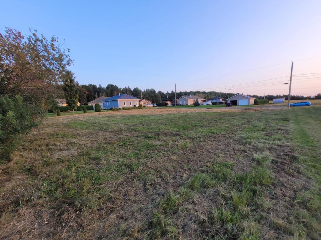 En attente du notaire !! Terrain résidentiel à vendre - Aubaine! | 3014469