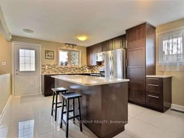 257 Perrier Avenue | 257 Perrier Avenue, Vanier | 2996749