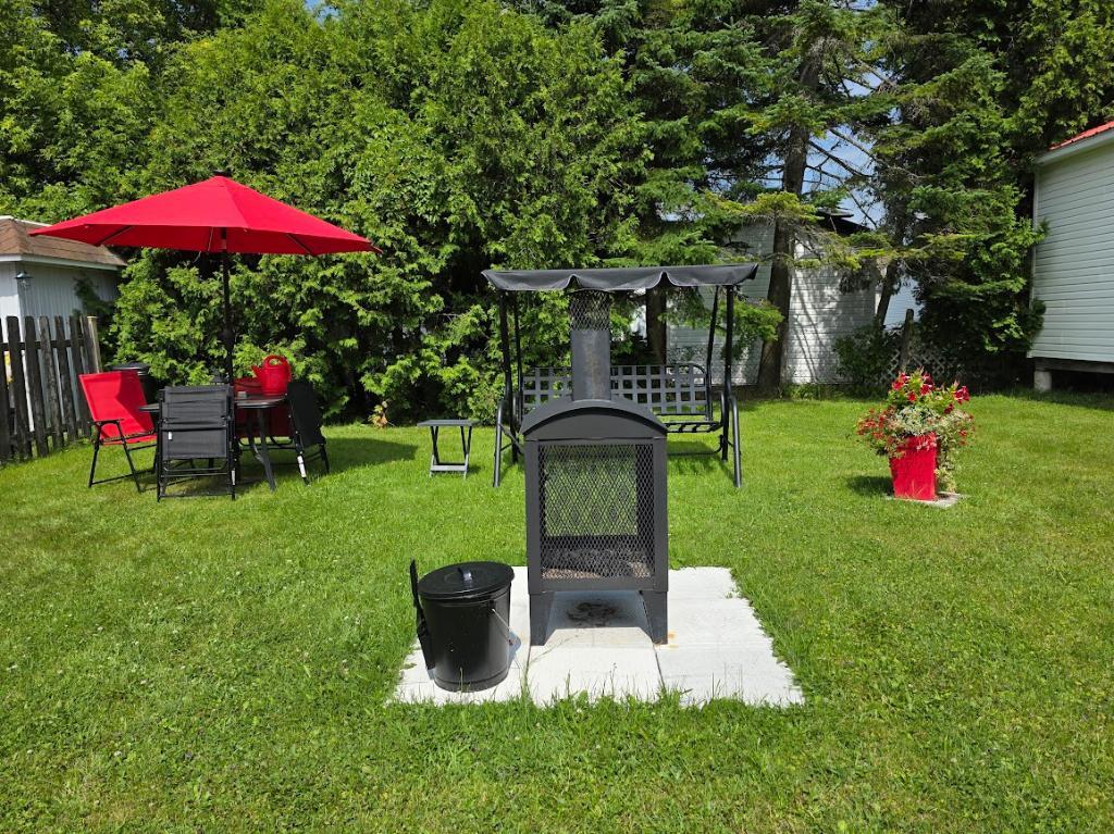 Thetford Mines À louer 1 er Novembre 4 1/2 avec superbe belle grande cour intime | 2998000