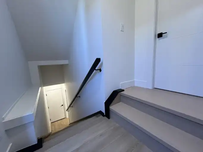 Luxury Executive NEW Build (never lived), close to downtown | 336 33 Avenue Northeast, Calgary | 2998283