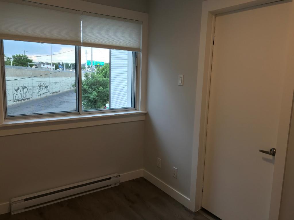 Logement 4-1/2 au 2e étage d'un duplex à pieds du métro Longueuil | 2998338