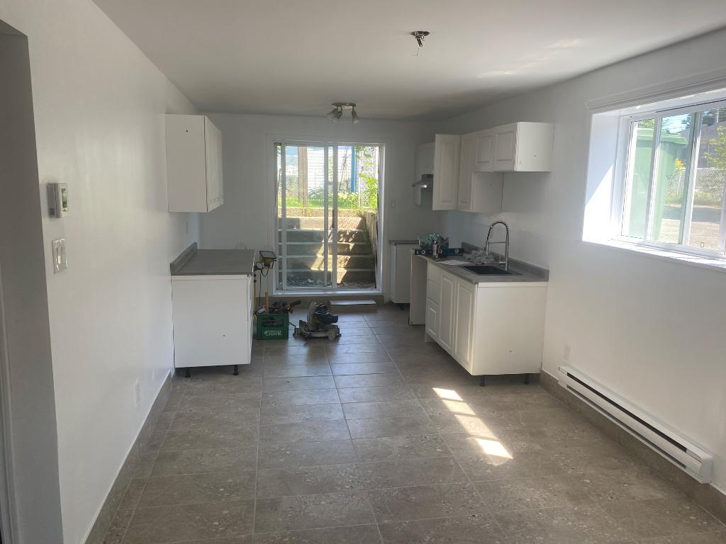 5 1/2 disponible maintenant | 2998672