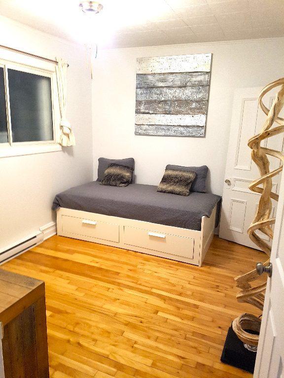 RDC 3PLEX TT MEUBLÉ : 2 CÀC + SALON + COUR : PLATEAU-MT-ROYAL | 2998675
