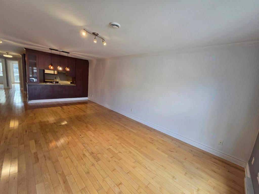 LIBRE -- Condo 4 1/2 Parc Promenade Bellerive et Fleuve Montréal-est | 2998693