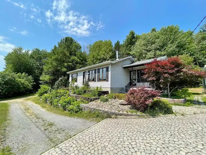 Single Family Home in Vaudreuil-Dorion - For Sept. 1 possible to move in August | 4953 Route Harwood, Vaudreuil-Dorion | 2998709