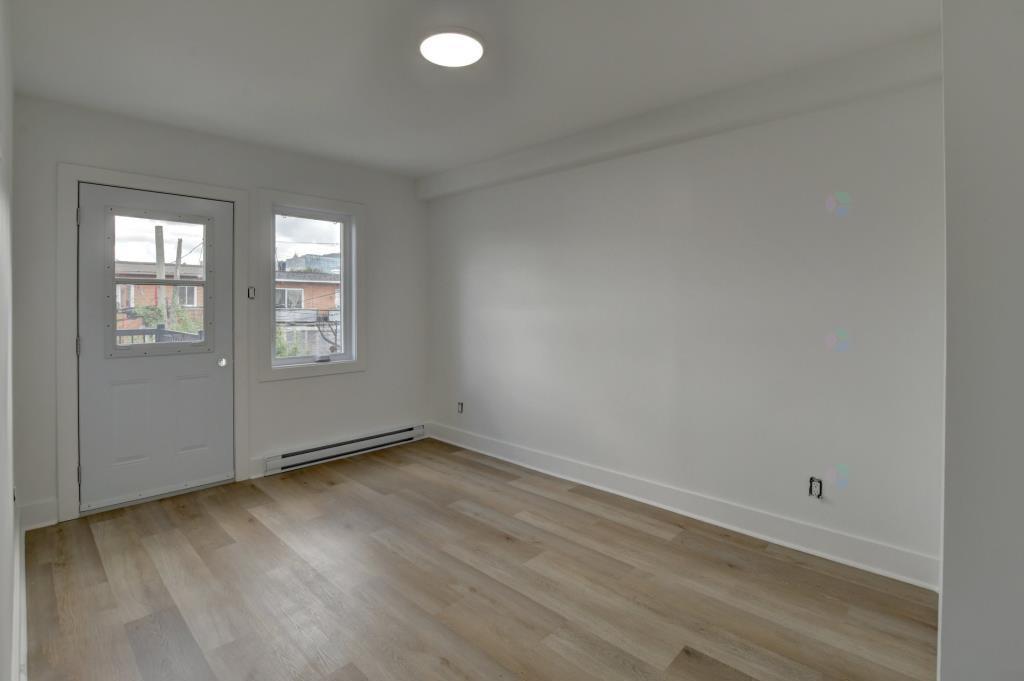 1ST MONTH FREE — FULLY RENOVATED | 2998954