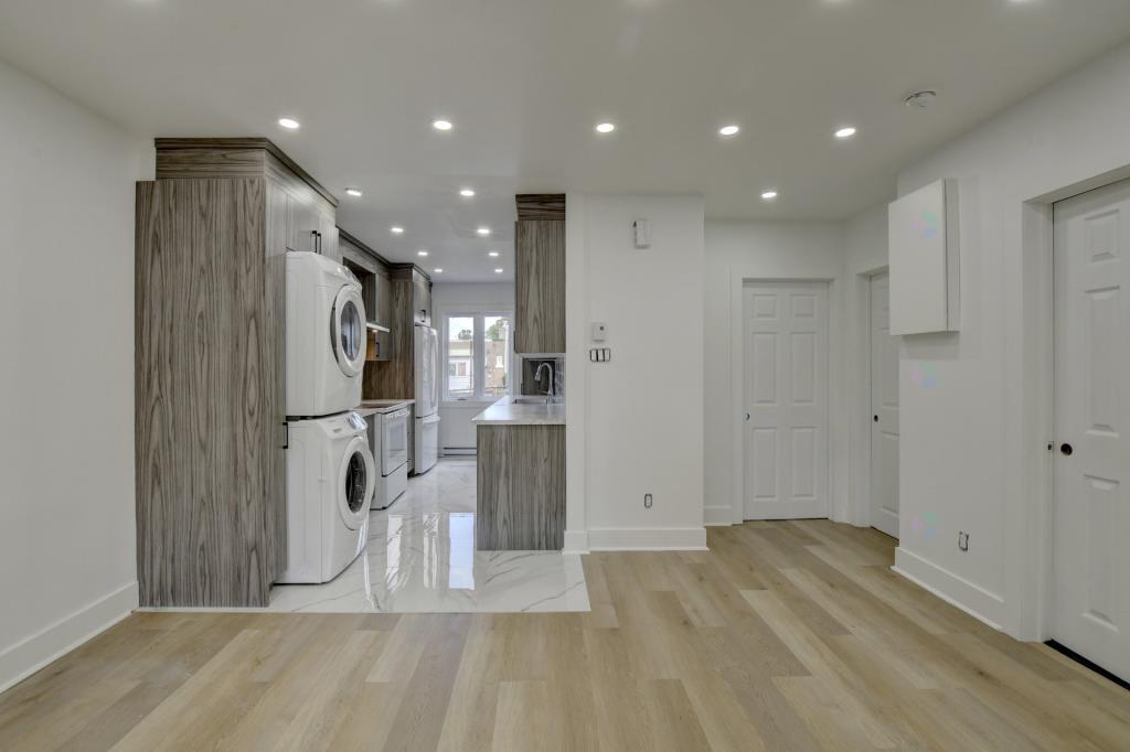 1ST MONTH FREE — FULLY RENOVATED | 2998954