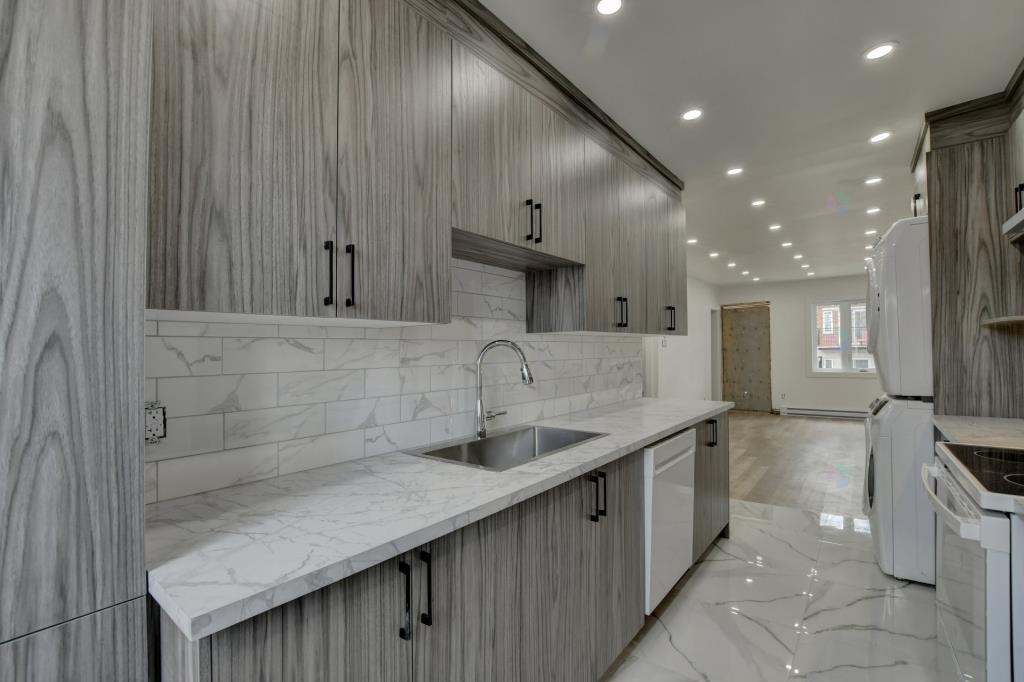 1ST MONTH FREE — FULLY RENOVATED | 2998954