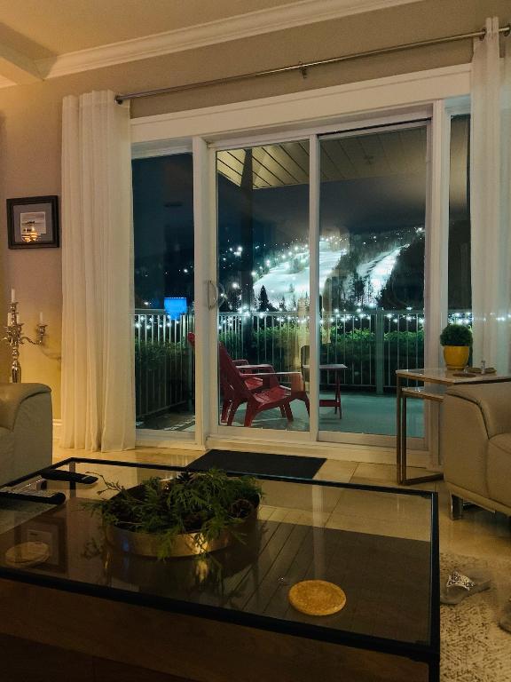 SAINT-SAUVEUR LOCATION CONDO SKI IN/OUT | 2998968
