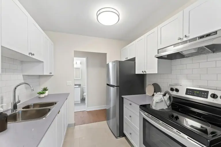 Dornia Manor | 321 Fairview Drive, Brantford | 2999252