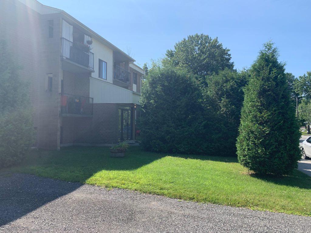 Apparemment 4 1/2 à louer à Magog | 3000019
