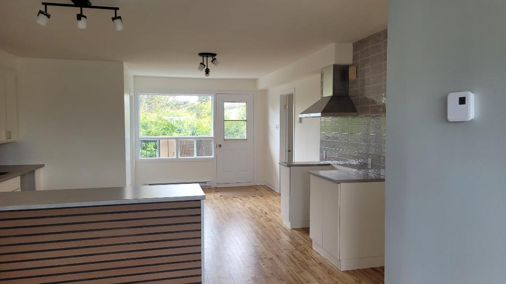 Beau logement rénové 5 1/2, St-Jérome | 3000029