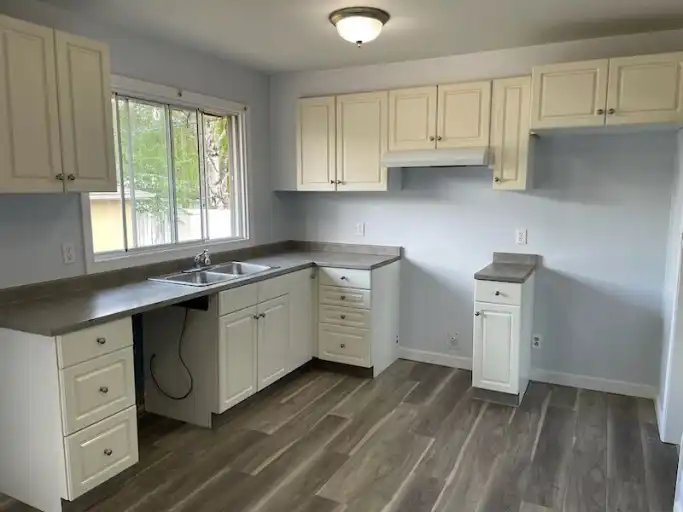 Nice RENOVATED Safe Inner City 5 Bed 2 Bath Home Glenbrook | Calgary | 3025544
