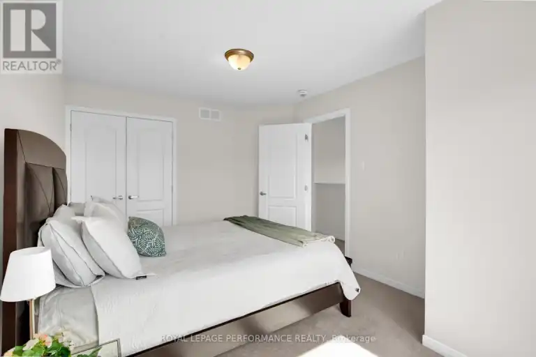 569 RADIANT PRIVATE | 569 RADIANT PRIVATE, Ottawa | 3000652