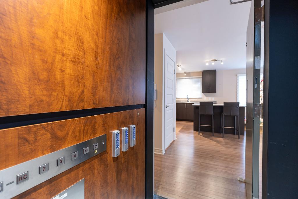 5 1/2 a louer st Hubert Luxueux ASCENSEUR PRIVÉ Très Grand 1 740 PC, OCTOBRE, 50 ans et plus Location appartement/ Logement. VOIR VIDÉO | 3000783
