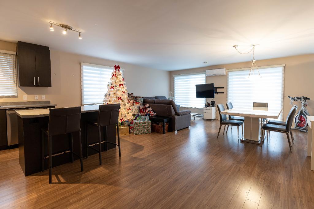 5 1/2 a louer st Hubert Luxueux ASCENSEUR PRIVÉ Très Grand 1 740 PC, OCTOBRE, 50 ans et plus Location appartement/ Logement. VOIR VIDÉO | 3000783