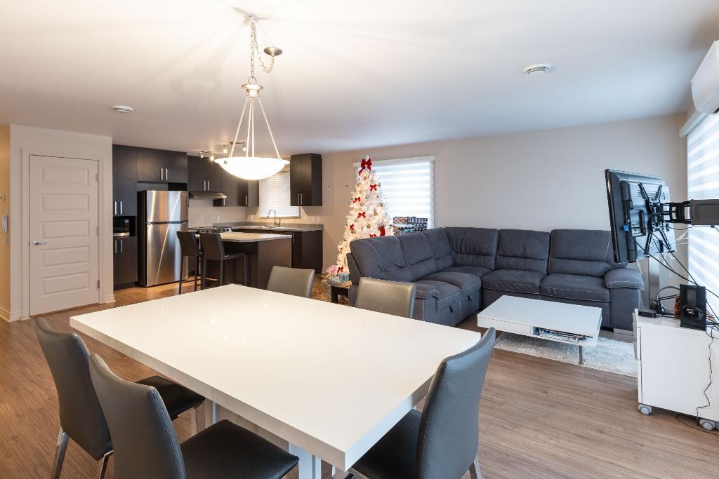 5 1/2 a louer st Hubert Luxueux ASCENSEUR PRIVÉ Très Grand 1 740 PC, OCTOBRE, 50 ans et plus Location appartement/ Logement. VOIR VIDÉO | 3000783
