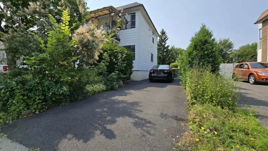 $1710 - 4 ½ + 2 sdb + jardin + 2 parking | 1780 Rue La Salle, Longueuil | 3001728