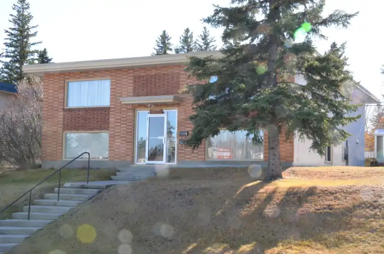 Gorgeous 2 Bedroom Suite | #4 - 49 Chelsea Street NW, Calgary | 3001984