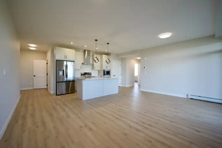 ? Spacious Main Floor Corner Condo with Pond Views | Calgary | 3001993